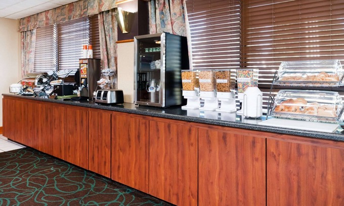 Clarksville Hotel | Baymont by Wyndham Clarksville Northeast