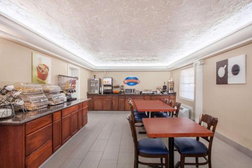 Lake City Hotel | Baymont by Wyndham Lake City