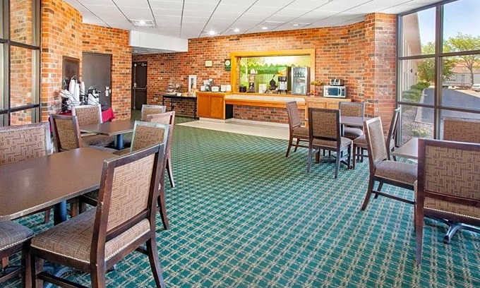 Normal Hotel | Baymont by Wyndham Normal Bloomington