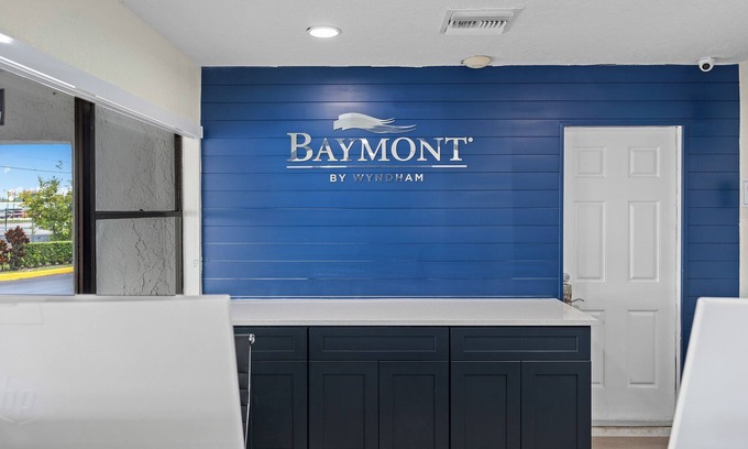 West Colonial Hotel | Baymont by Wyndham Orlando Downtown