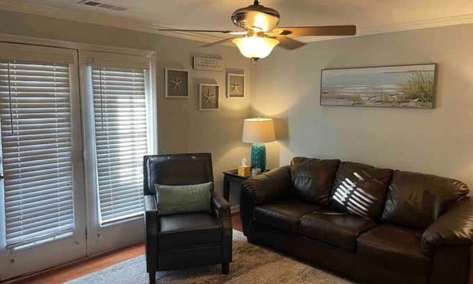 Ocean Springs Condominio | Bayou Breezes- Comfort and Value Bayou Side!