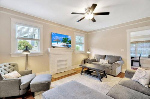 SoHo Casa | Bayshore Beauty Stylish 3BR SOHO Bungalow near Hyde Park