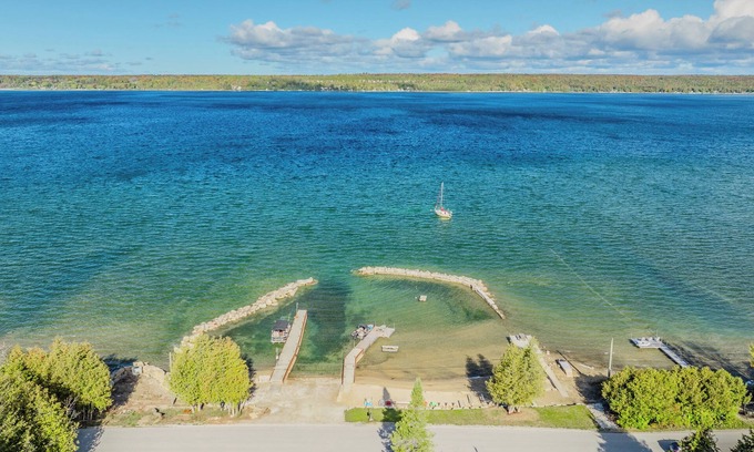 Wiarton Cabaña | Bayshore Cottages: The Molokai