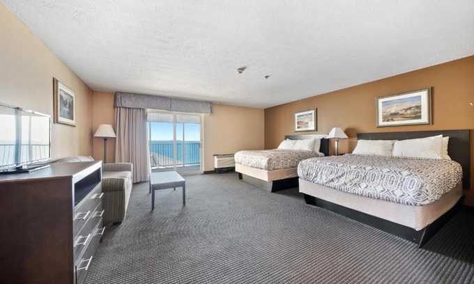 Put-in-Bay Hotel | BayShore Family Suite #300