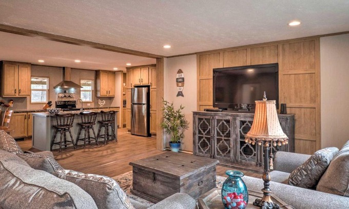 Negreet Casa | Bayside Louisiana Vacation Rental with Dock!