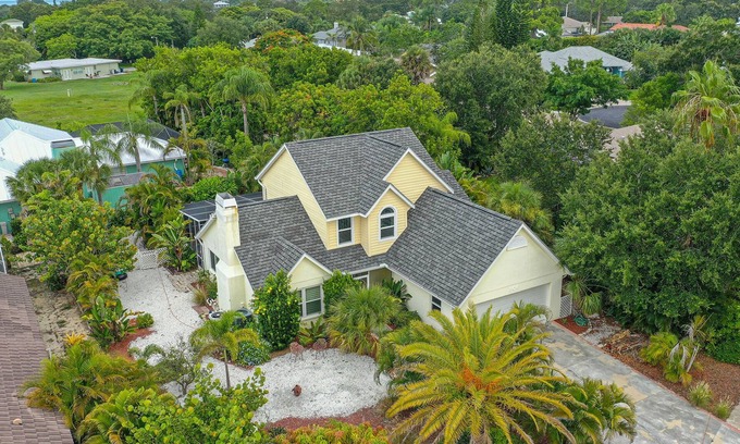 Laurel Casa | Bayside Paradise, 3BR, 2.5 Bath, private heated pool, close to beaches