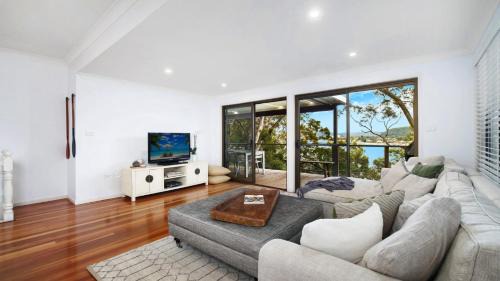 Pretty Beach Casa | 'Bayside Retreat' by HolidayCo