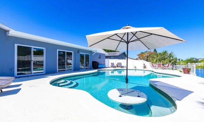 Bay Crest Park Casa | Bayside Retreat with Backyard Oasis