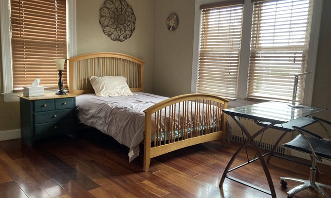 Murray Hill Casa | Bayside room close to LIRR Bowne park
