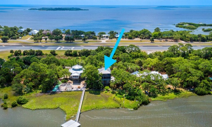 Cedar Key Casa | Bayside Sunset View w/ Boat Parking