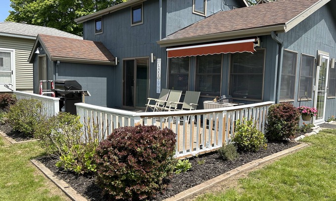 Sodus Point Casa | Bayside views, walk to beach & restaurants