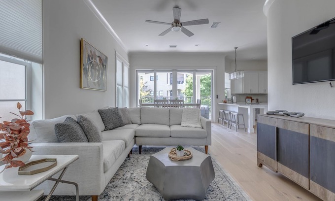 Villa Lago Casa | Baytowne Breeze - NEW 4B/4.5B with 2 Golf carts!