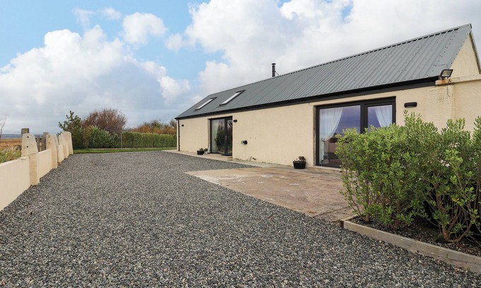 Isle of Lewis Cabaña | BAYVIEW BYRE, pet friendly, luxury holiday cottage in Stornoway