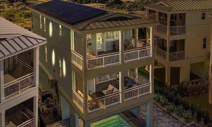 Cortez Casa | Bayview Pointe! Luxury 3 bedroom home! Near Anna Maria island with heated pool!