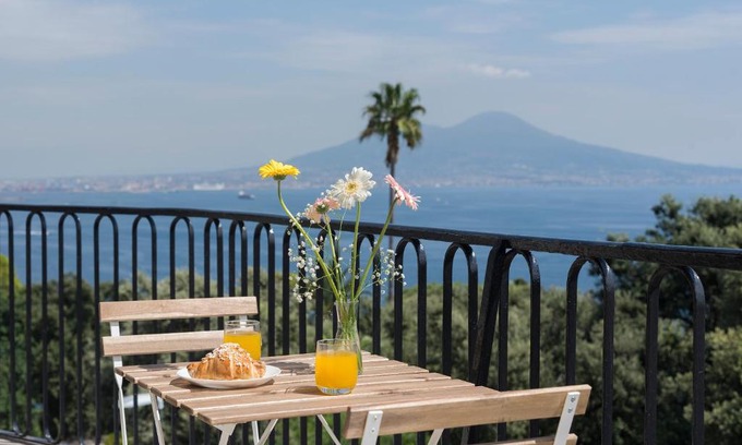 Posillipo Apartamento | BayView Posillipo, modern, spacious, kids-friendly, stunning view