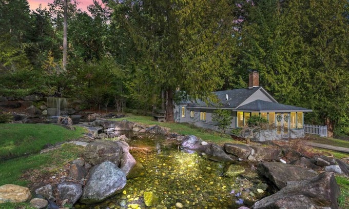 Bremerton Casa | BayView Retreat w/ Waterfall and Beach Access