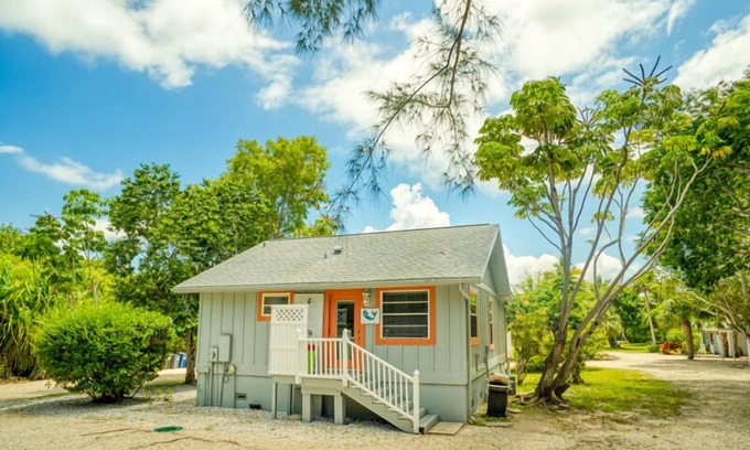 Captiva Casa | Baywatch Cabin- Boat Dock on the Channel