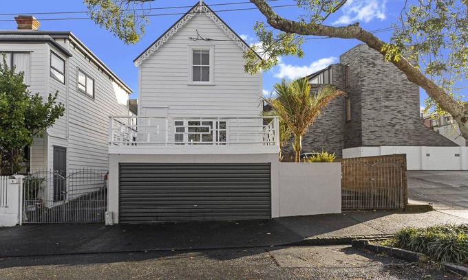 Ostend Casa | Baywatch Palm Beach Waiheke Island
