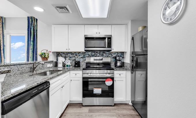 Crescent Beach Condominio | Baywatch Resort 1122