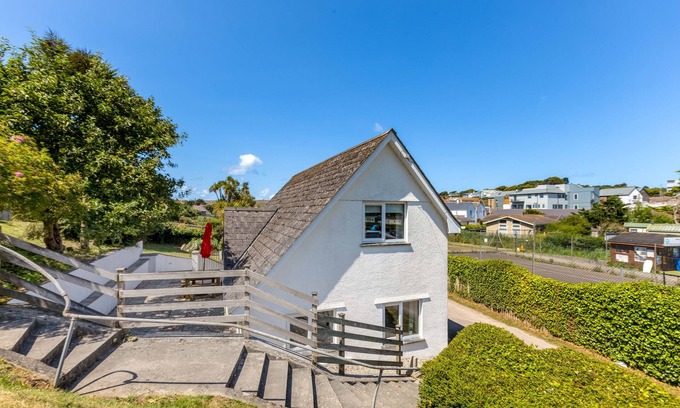 Polzeath Cabaña | BAYWATCH SANDS, pet friendly, country holiday cottage in Polzeath