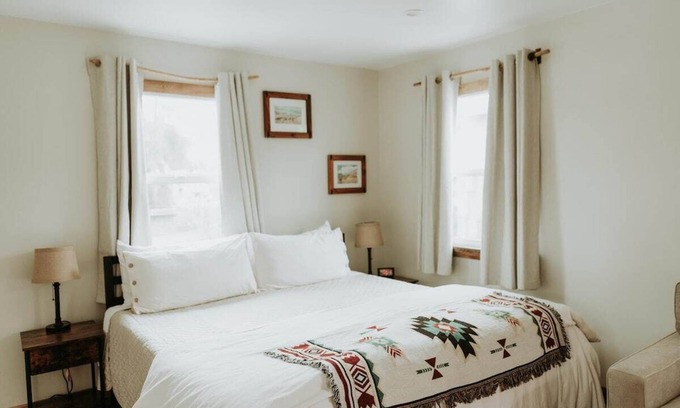 Baywood Park Casa | Baywood Cottage #1 | Walk to Bay | Dog Friendly