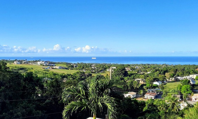 Deanes Apartamento | 'Breezy La Vista on the Terrace'. Apes Hill - Westmoreland - Holetown Amenities