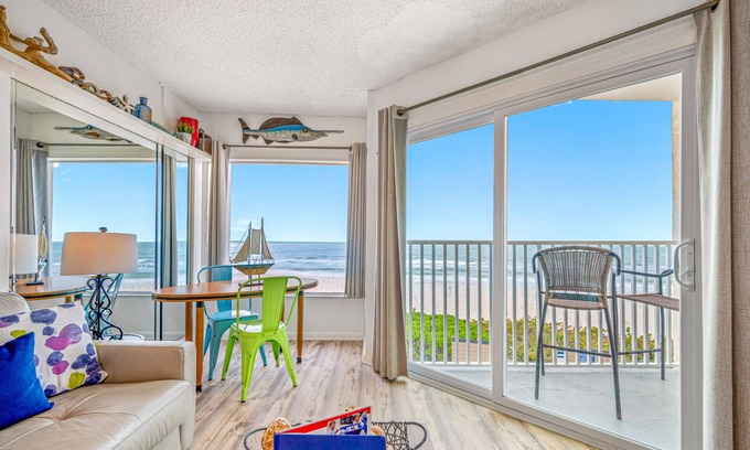 Belleair Beach Condominio | BBC213- Beach View Condo with a Pool!