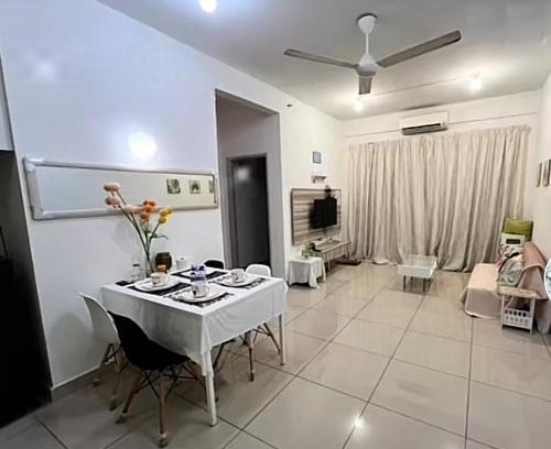 Kota Bharu Apartamento | BbellaHomestayRiverview KBtown 2BR, Wi-Fi, washer