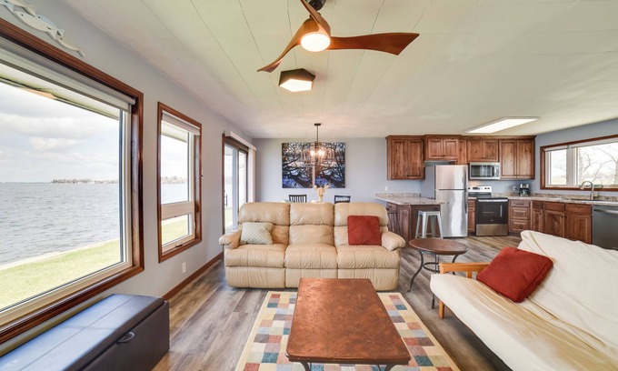 Watertown Casa | BBQ Ready: Lakefront Retreat in Watertown