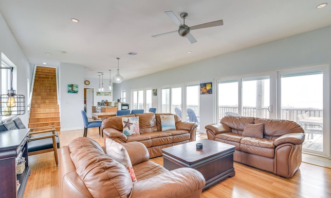 Freeport Casa | BBQs + Decks: Oceanfront Surfside Beach Home