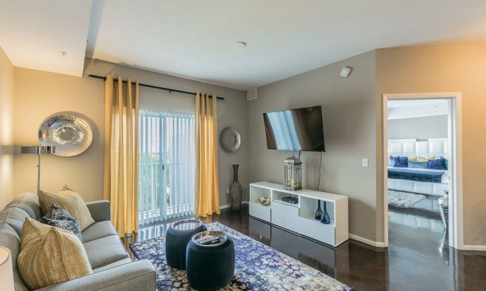 Channel District Apartamento | BC-522: Channelside Luxury Apartment