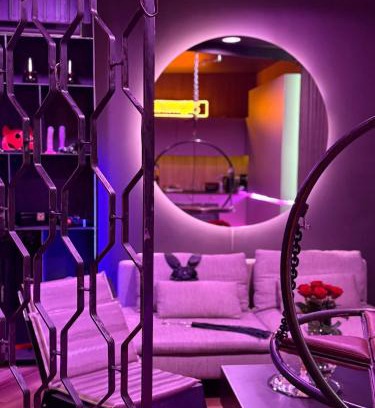 Lodz Apartamento | BDSM SWING KLIMA TOP Jakośc, Apartament Idelny na Prezent ,Lustra wszedzie ,SUPER wygodne łóżko , huśtawka , tylko dla dorosłych ADULTS ONLY Parking w cenie