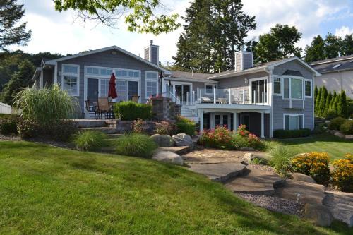 Traverse City Casa | Be Dazzled- Grand Traverse Bay-Traverse City