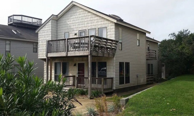Northwest Casa | Be Happy Chesapeake Bay Home Steps Away from Beach Access by RedAwning