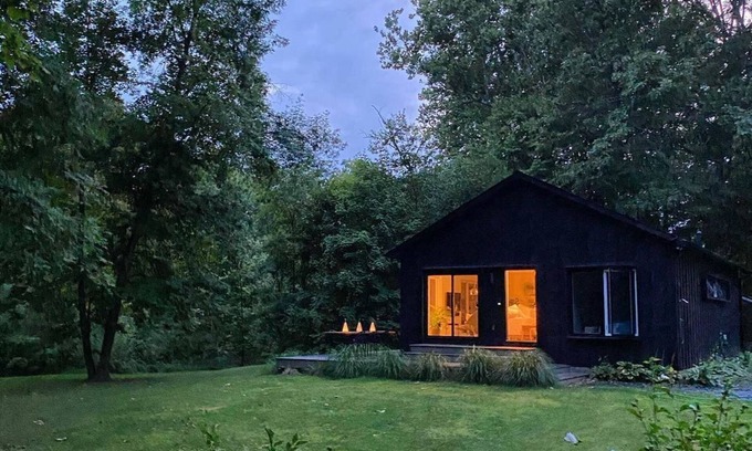 Poughkeepsie Cabaña | Be in Nature at this Gorgeous Riverfront Cabin
