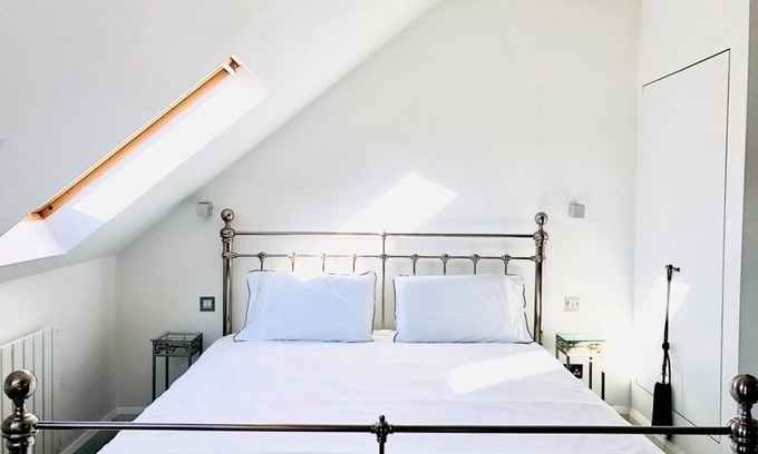 St. Helen's Apartamento | Be In spired In London Capital City of Design Studio close by BBC Public Space