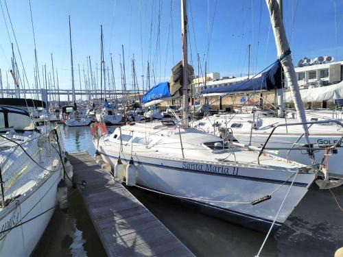 Lisbon Apartamento | Be Local - Sleep aboard the Santa Maria sailing boat in Lisbon