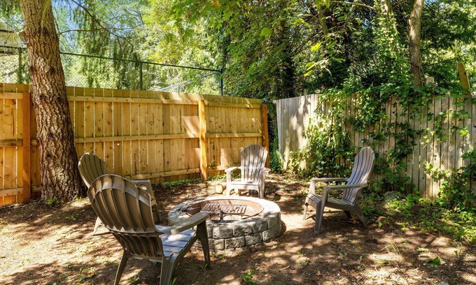 Suquamish Casa | Beach Access - Bainbridge Island - Poulsbo - Water Views - NEW Decks