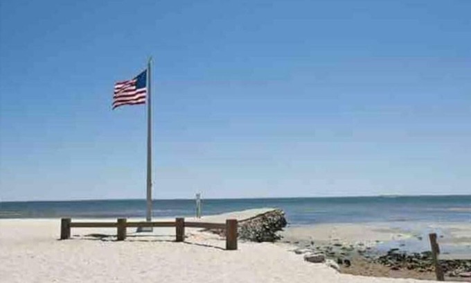 Niantic Cabaña | Beach access Cozy Cottage