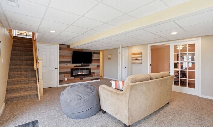 Norwalk Casa | Beach Access/Kid Friendly/Park/Office/4BR/2B