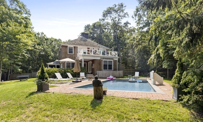 Amagansett North Casa | Beach and Docking Rights, Light-Filled and Airy Common Spaces, Heated...