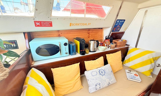 Oeiras Alquiler De Eote | Beach and Surf cosy boat