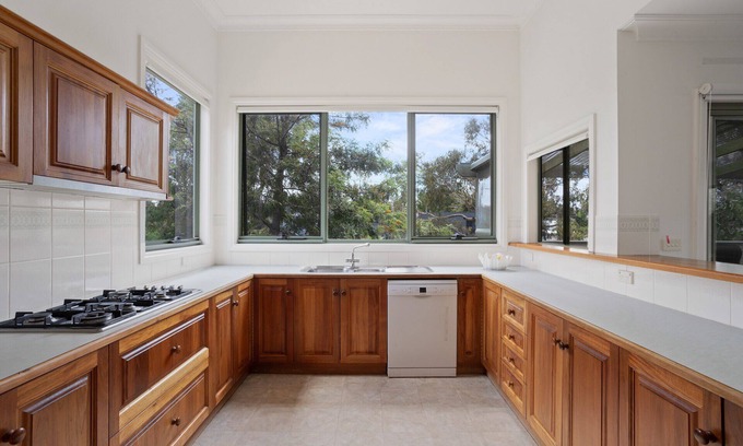 Cowes Casa | Beach and Trees Retreat - Free WiFi and Near the beach