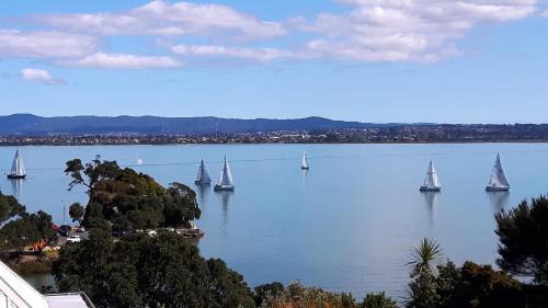 Beach Haven Apartamento | Beach and View 2Bdrm apt 75mtrs to beach with sunsets to die for