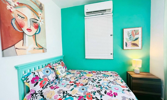 Arenales Bajos Apartamento | Beach Apartment in Isabela with AC, WIFI. Charming 2-bedroom