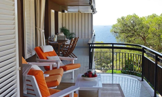 Llafranc Apartamento | Beach apartment overseeing the sea