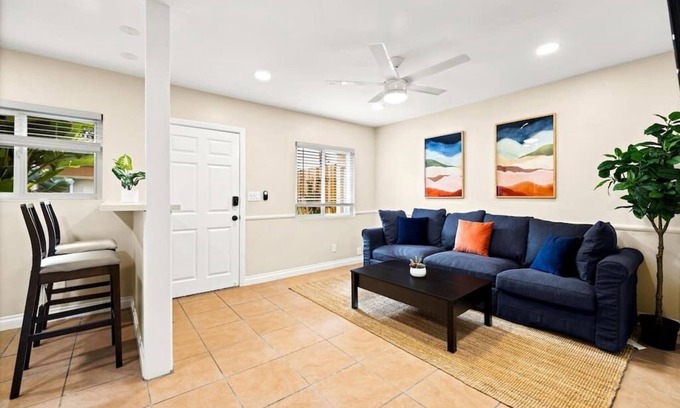 West Beach Apartamento | Beach Apartment, Walk Downtown!