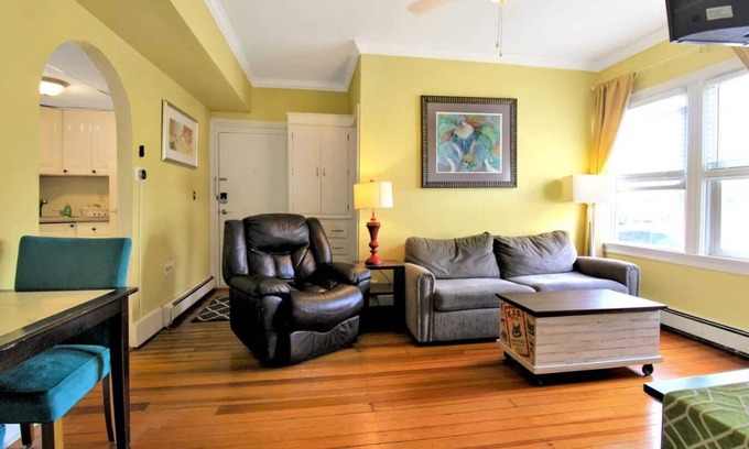 Ocean Grove Apartamento | Beach Apt #1 - 2 Bedroom, 1 Bath, LR & Kitchen