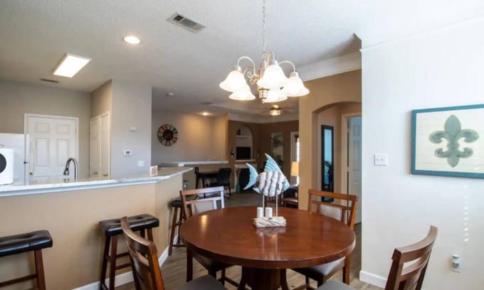 Gulfport Condominio | Beach Bliss in Gulfport MS Huge 1 Bd/1 BA Steps from the Beach