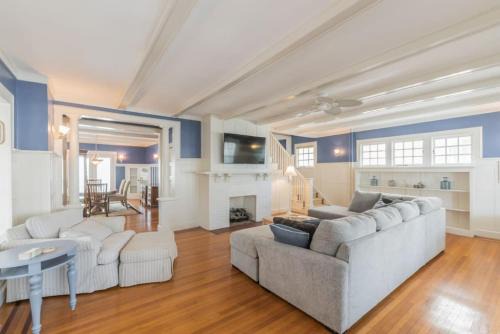 Atlantic City Casa | Beach Block 7 bdrms Parking Patio and Sunroom